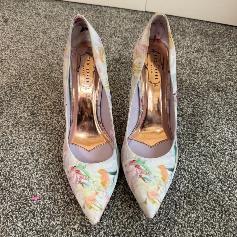 Ted Baker Vyixyn Pumps Women 39.5 US 9 EUC Floral Evening Heels Shoes Pink